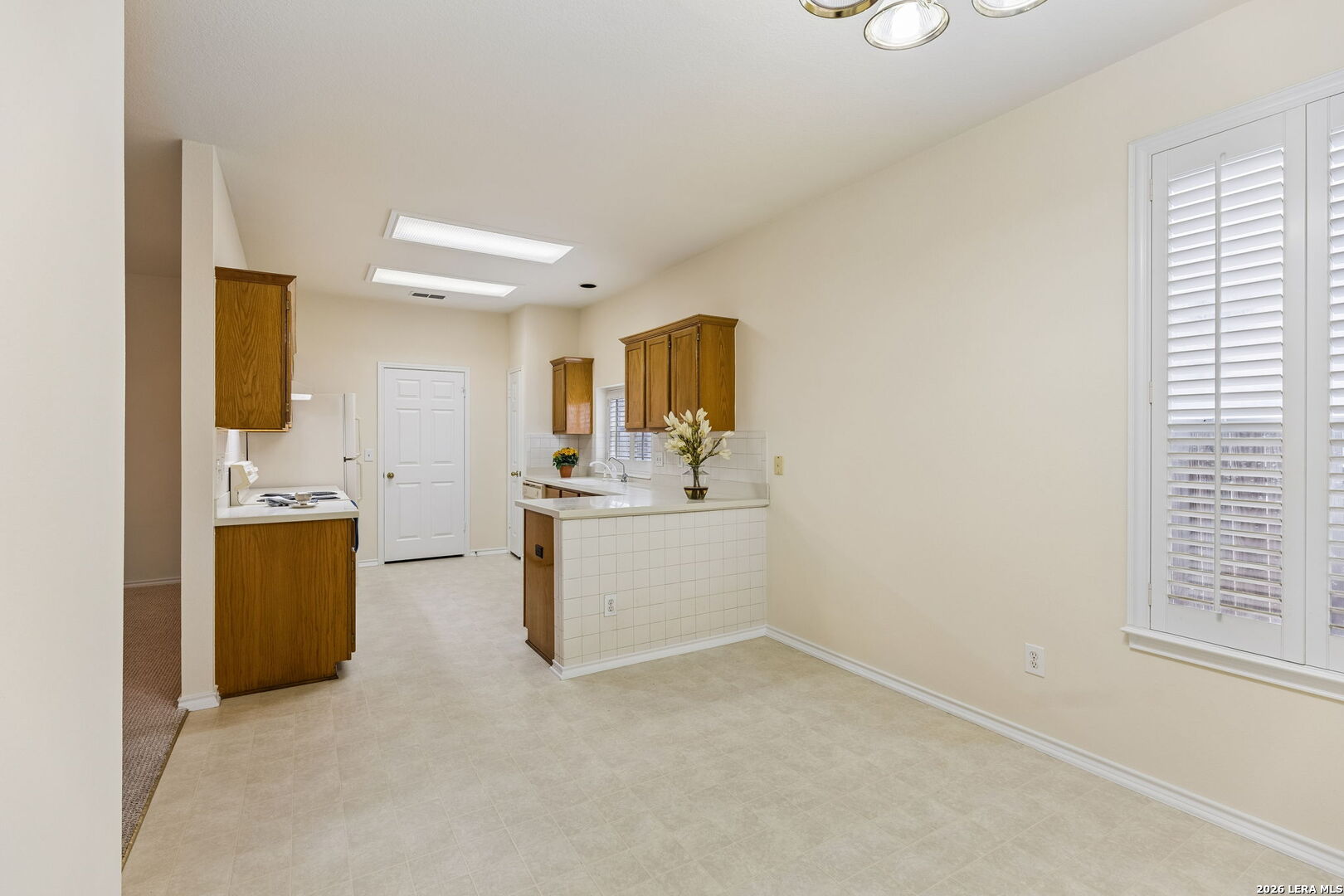 15314 Spring Land San Antonio, TX 78247 - Photo 24 of 49 a bathroom with a sink a tub and mirror