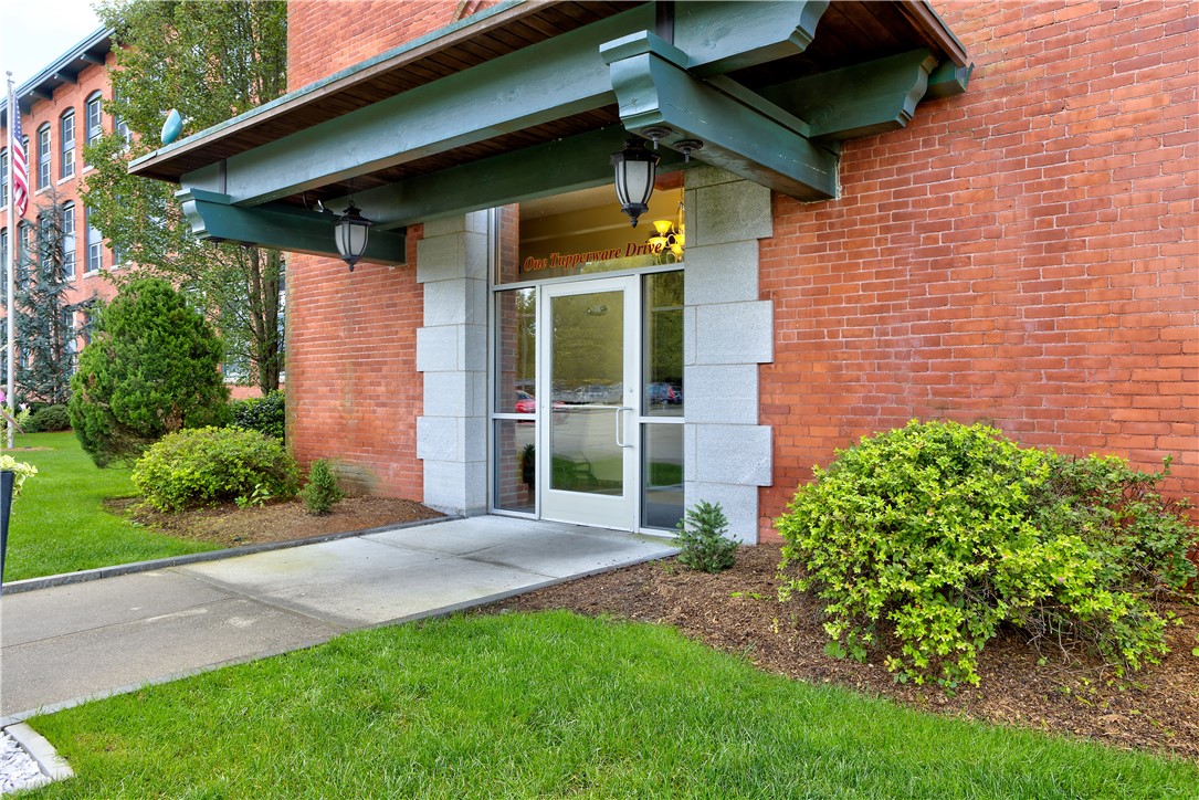 1 Tupperware Drive, Unit 226 North Smithfield, RI 02896 - Photo 2 of 25