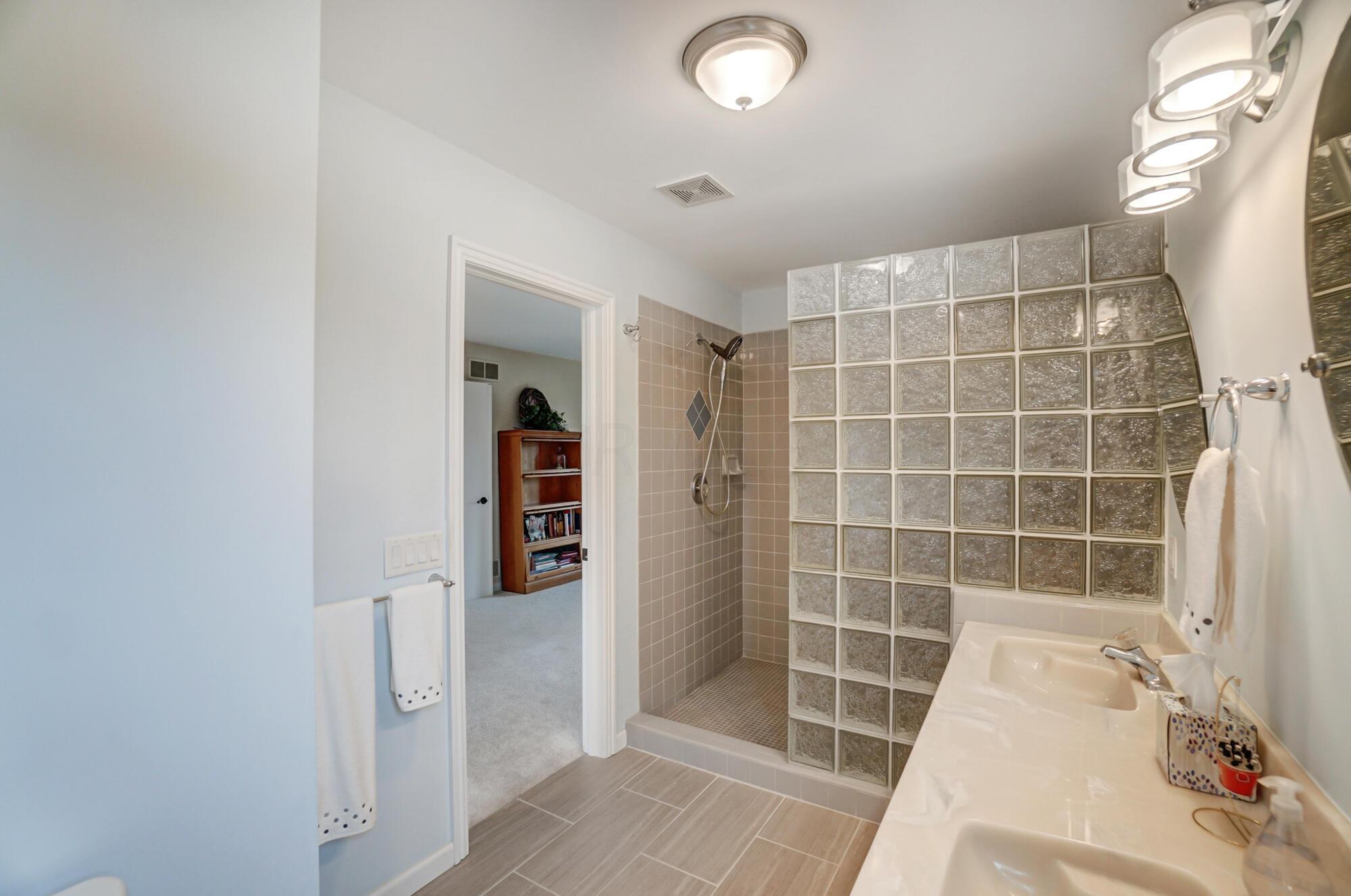 2100 Old Columbus Road London, OH 43140 - Photo 46 of 92 3rd Full Bath up