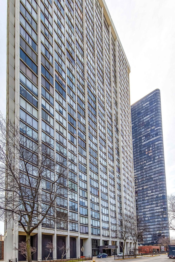 5445 North Sheridan Road, Unit 3805 Chicago, IL 60640 - Photo 4 of 27