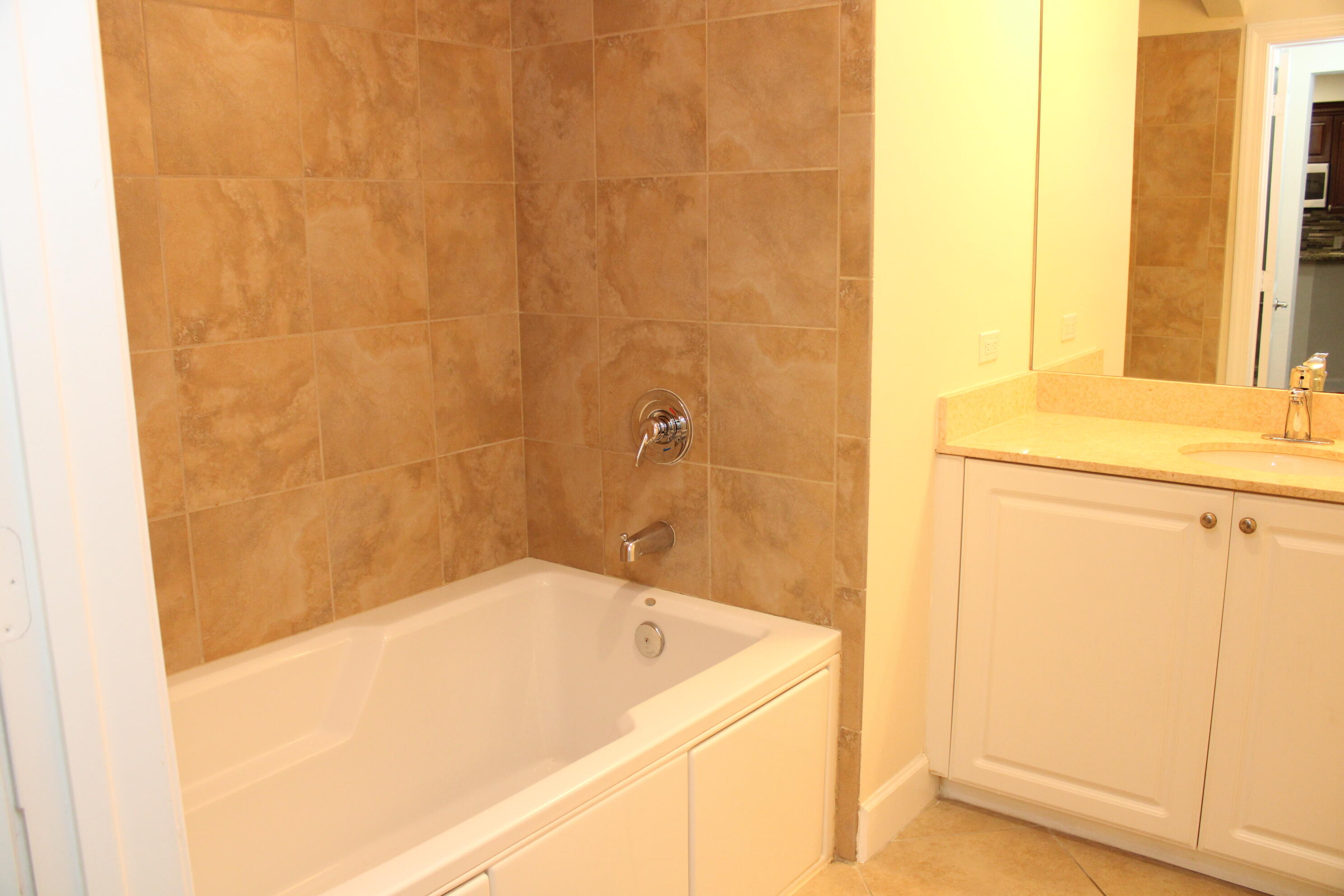 1690 Renaissance Commons Boulevard, Unit 1429 Boynton Beach, FL 33426 - Photo 11 of 23 a bathroom with a bathtub
