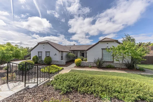 $1,228,000 | 295 Vía Vaquero Norte, San Juan Bautista, CA 95045