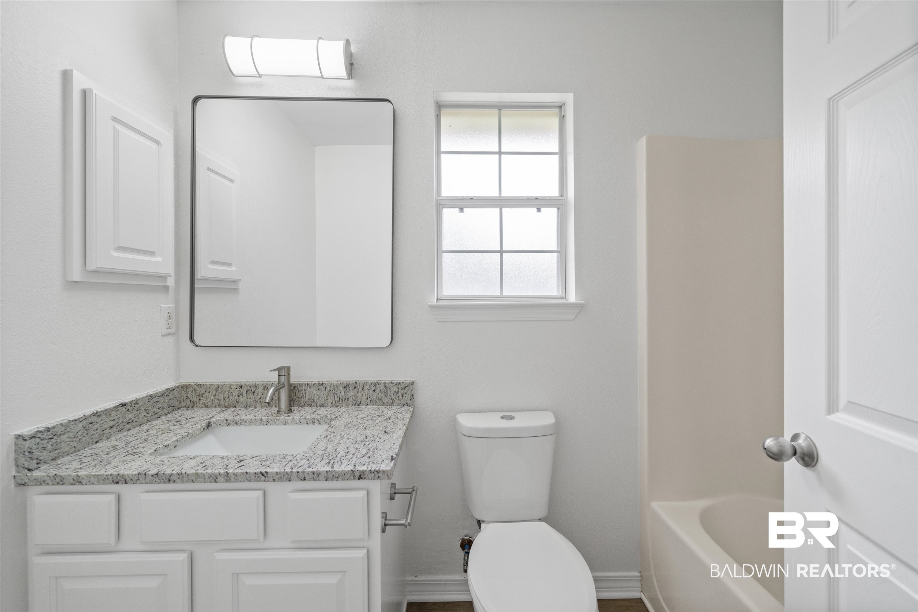 16063 Mansion Street Foley, AL 36535 - Photo 17 of 31 Guest bath