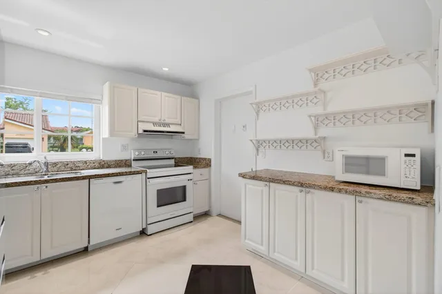 $608,900 | 6105 Via Laguna Lane, Boca Raton, FL 33433