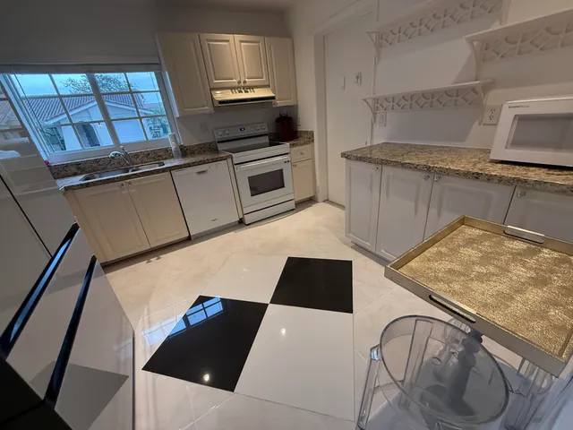 $608,900 | 6105 Via Laguna Lane, Boca Raton, FL 33433