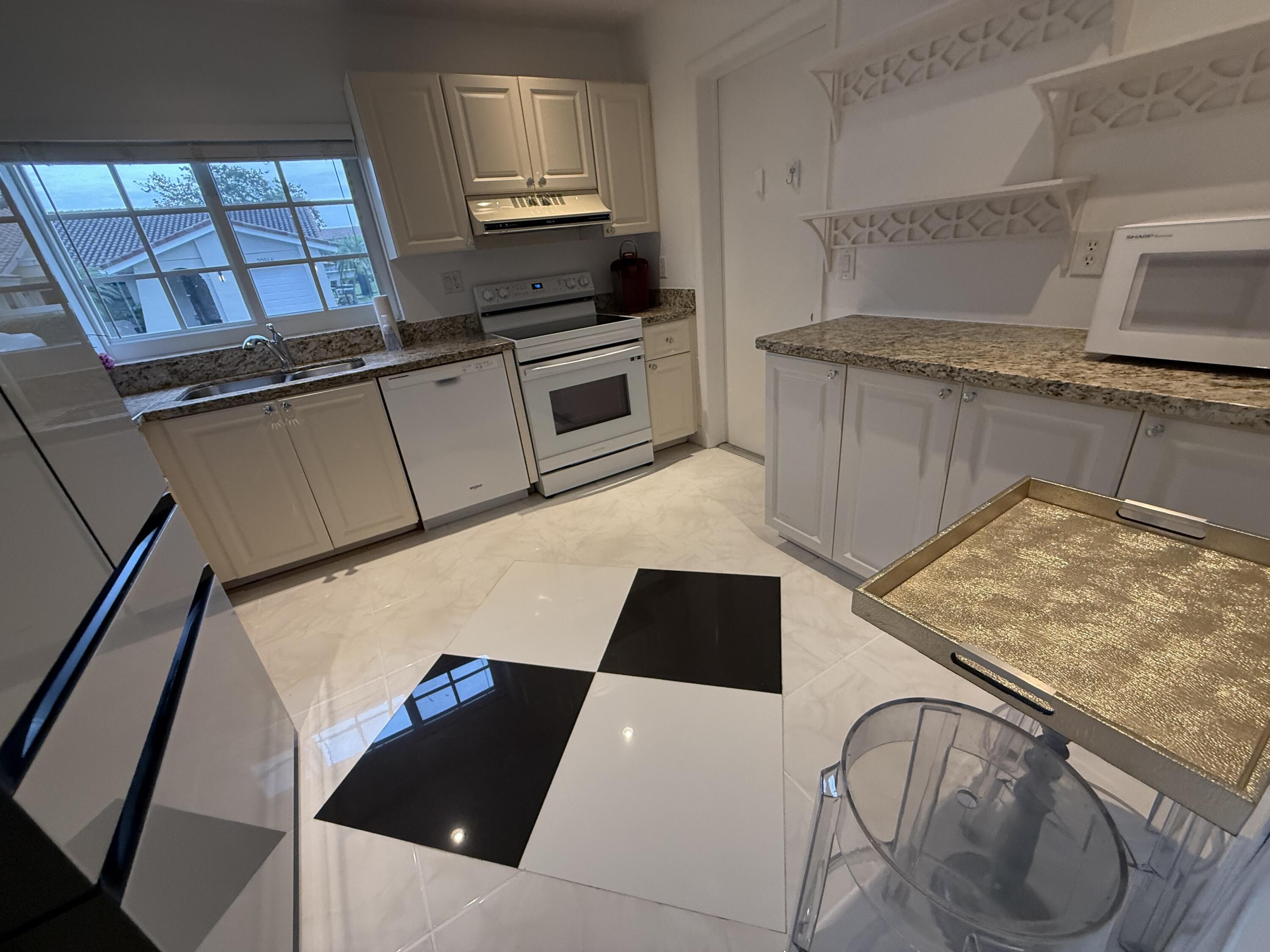 6105 Via Laguna Lane Boca Raton, FL 33433 - Photo 29 of 73 KITCHEN