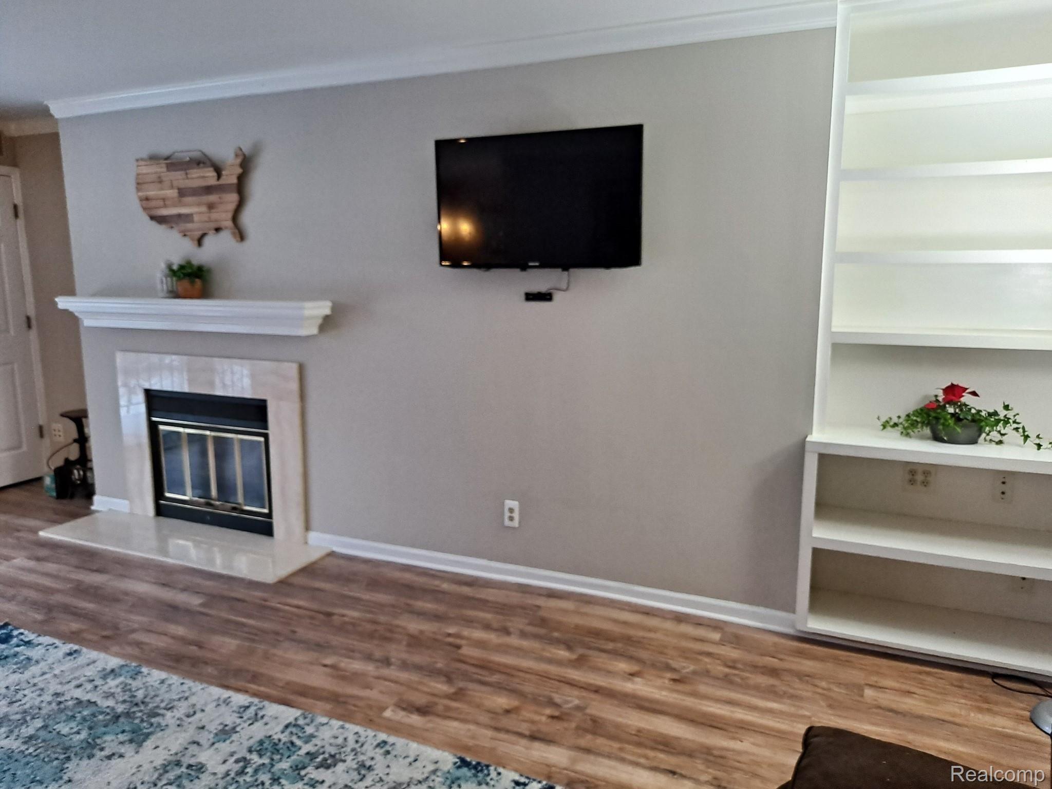 1655 Huntington Park, Unit D Rochester, MI 48309 - Photo 8 of 25 20220217_152635.jpg