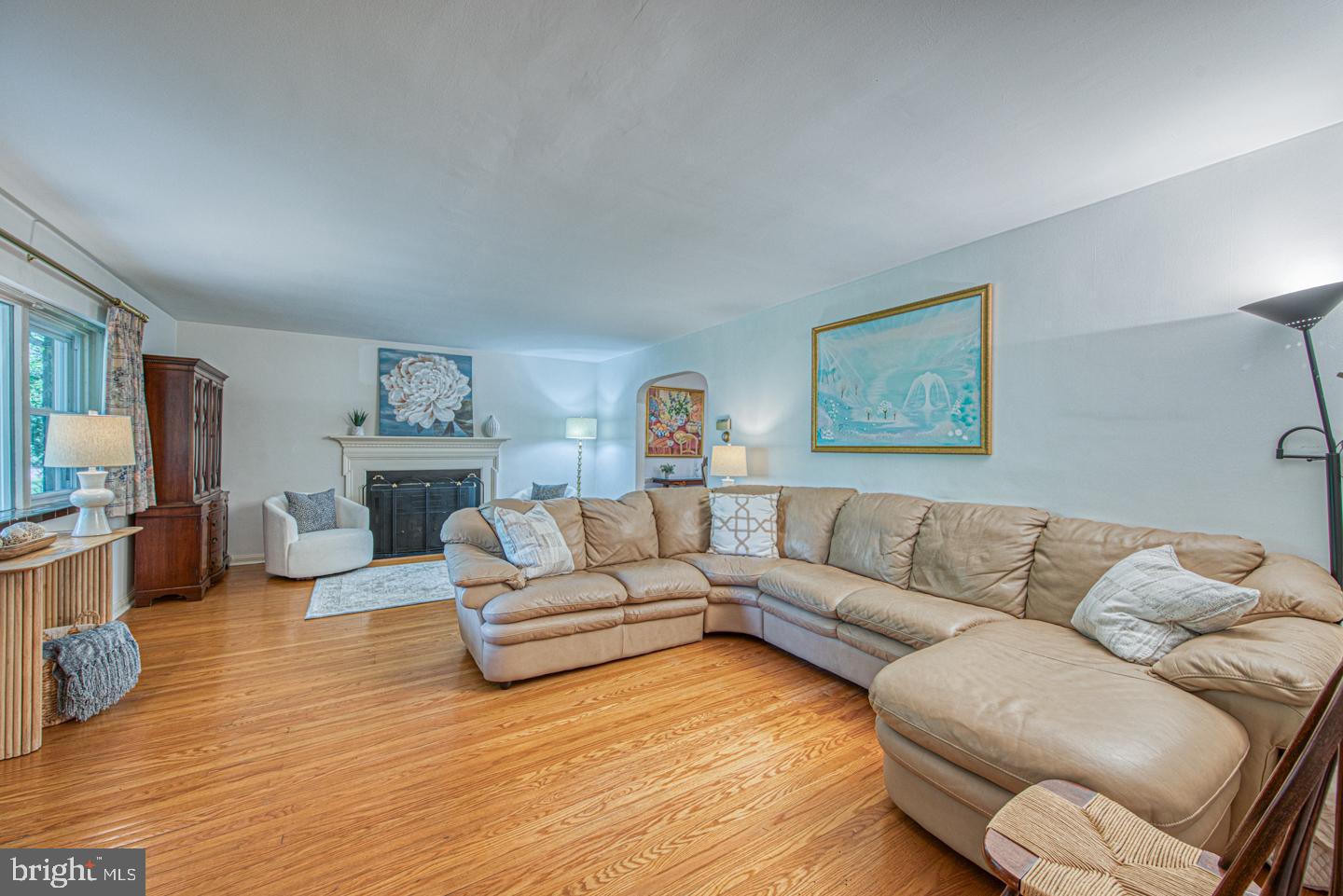 380 Sycamore Mills Road Media, PA 19063 - Photo 4 of 37 Stately living room with hardwood floors