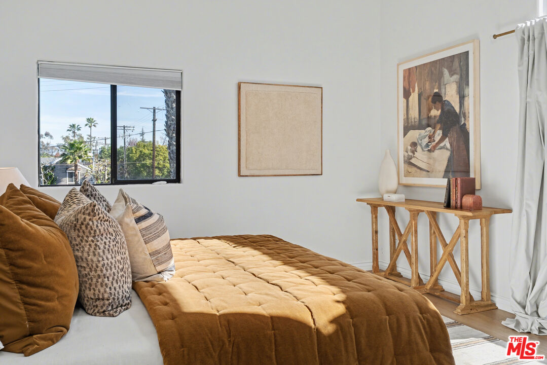 9917 Tabor Street, Unit 2 Los Angeles, CA 90034 - Photo 21 of 38 a bedroom with a bed and a window