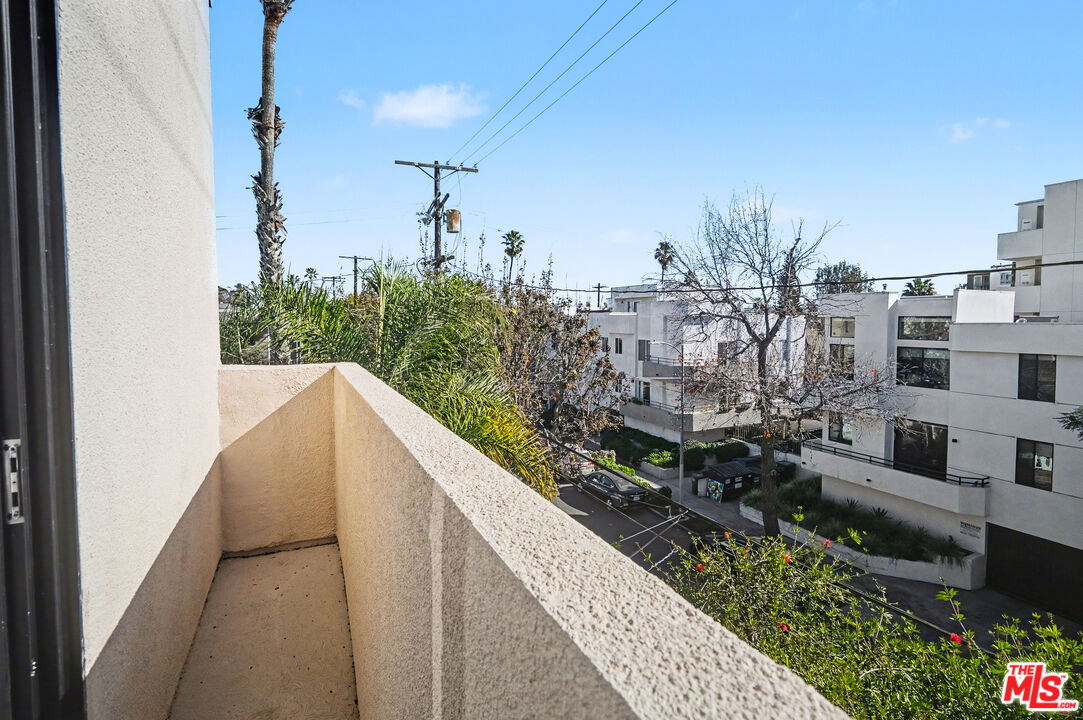 9917 Tabor Street, Unit 2 Los Angeles, CA 90034 - Photo 25 of 38