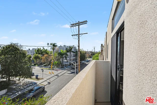 $1,049,000 | 9917 Tabor Street, Unit 2, Los Angeles, CA 90034