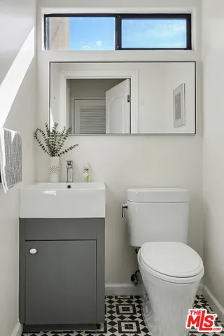 $1,049,000 | 9917 Tabor Street, Unit 2, Los Angeles, CA 90034