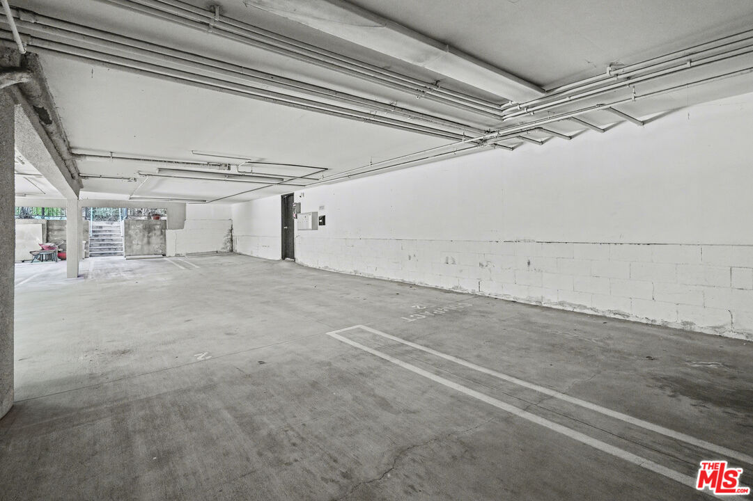 9917 Tabor Street, Unit 2 Los Angeles, CA 90034 - Photo 35 of 38 a view of empty room