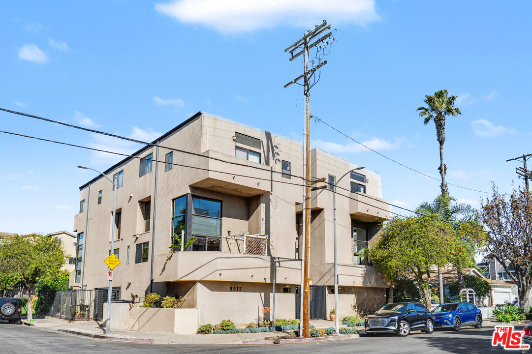 9917 Tabor Street, Unit 2 Los Angeles, CA 90034 - Photo 36 of 38 a view of a street with cars