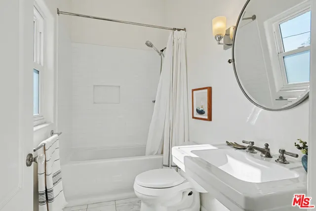 $1,049,000 | 9917 Tabor Street, Unit 2, Los Angeles, CA 90034