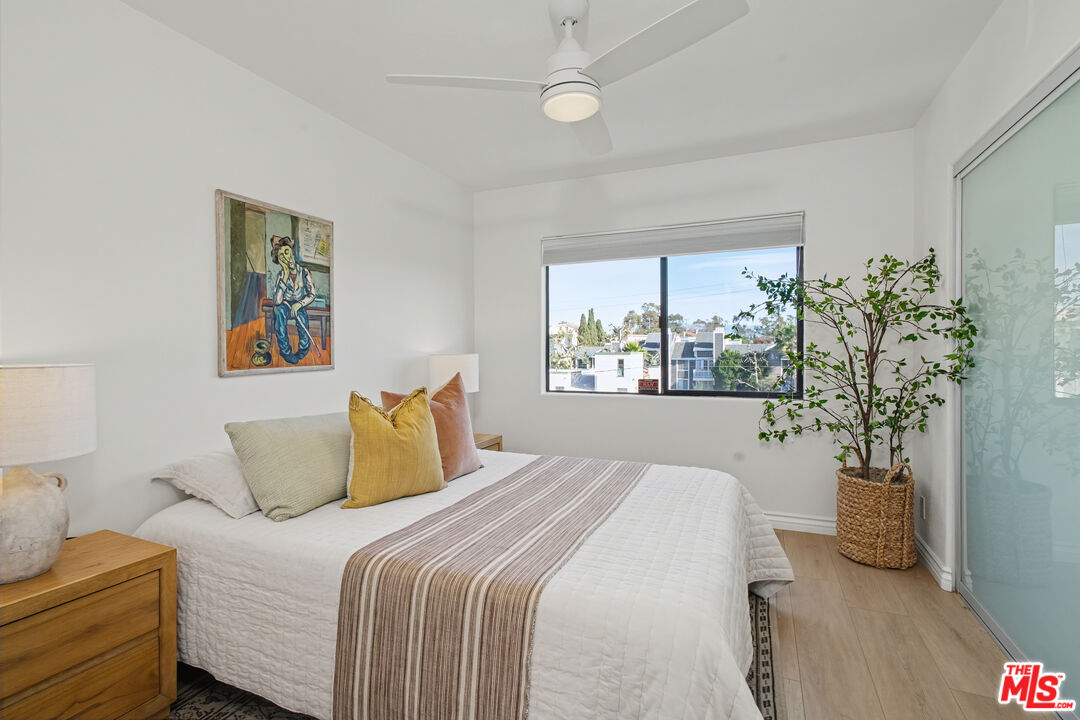 9917 Tabor Street, Unit 2 Los Angeles, CA 90034 - Photo 7 of 38 a bedroom with a large bed and a potted plant