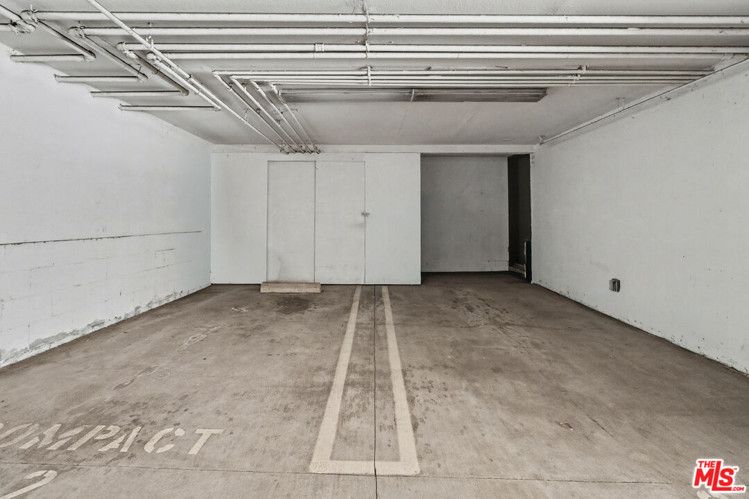 9917 Tabor Street, Unit 2 Los Angeles, CA 90034 - Photo 8 of 38 a view of room