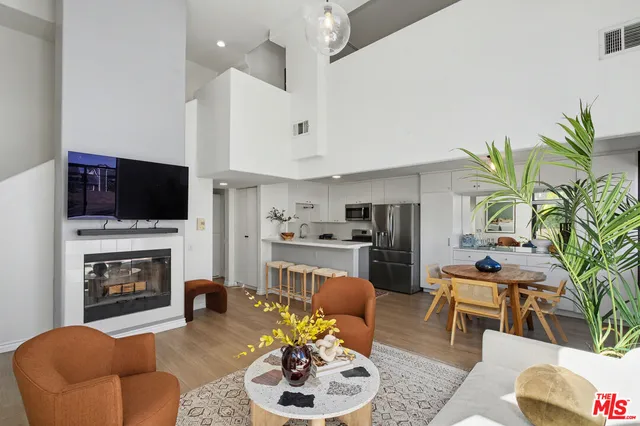 $1,049,000 | 9917 Tabor Street, Unit 2, Los Angeles, CA 90034