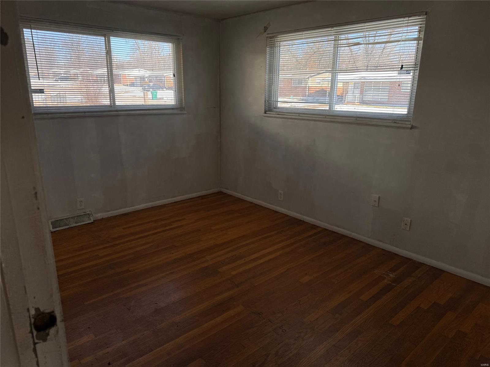 2229 Duchess Drive St. Louis, MO 63136 - Photo 7 of 10