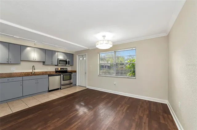 $1,800 | 960 Highland Street, Unit B2, Sarasota, FL 34234