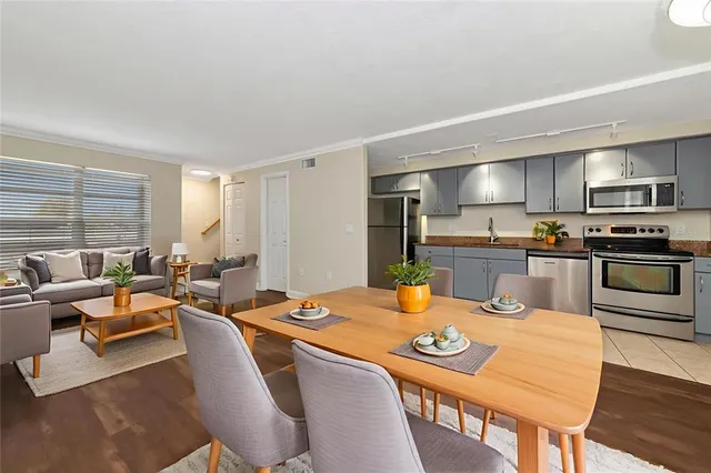 $1,800 | 960 Highland Street, Unit B2, Sarasota, FL 34234