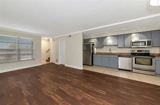 $1,800 | 960 Highland Street, Unit B2, Sarasota, FL 34234