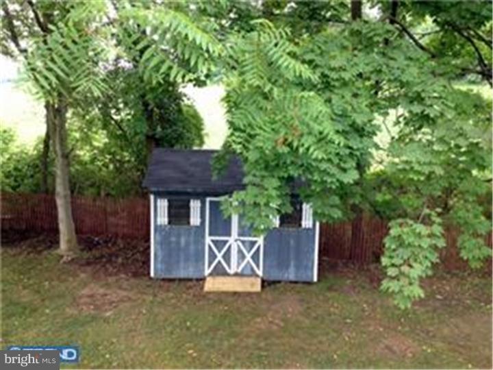 417 Gelsinger Road Reading, PA 19608 - Photo 23 of 25 Storage Shed