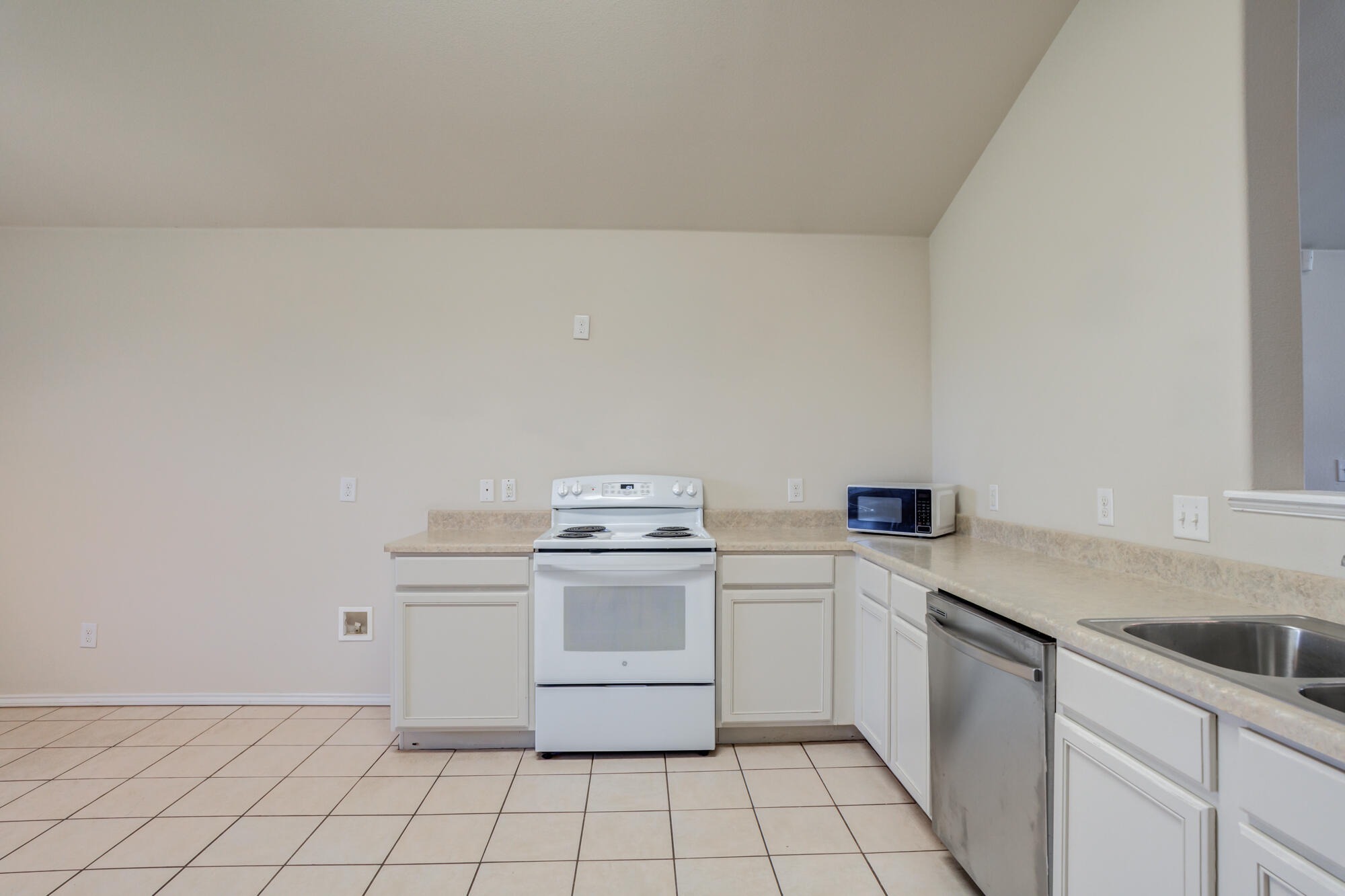 7033 94th Street Lubbock, TX 79424 - Photo 10 of 31 DSC01057_58_59_60_61