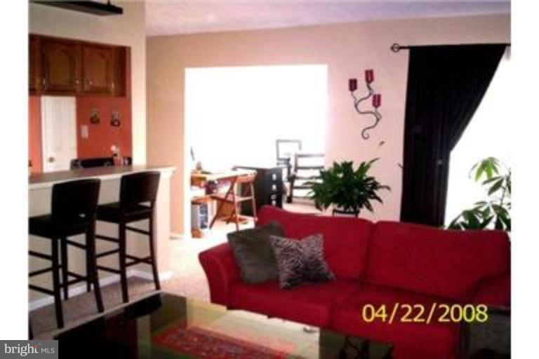 869 Deering Road, Unit 9L Pasadena, MD 21122 - Photo 5 of 15 Living Room