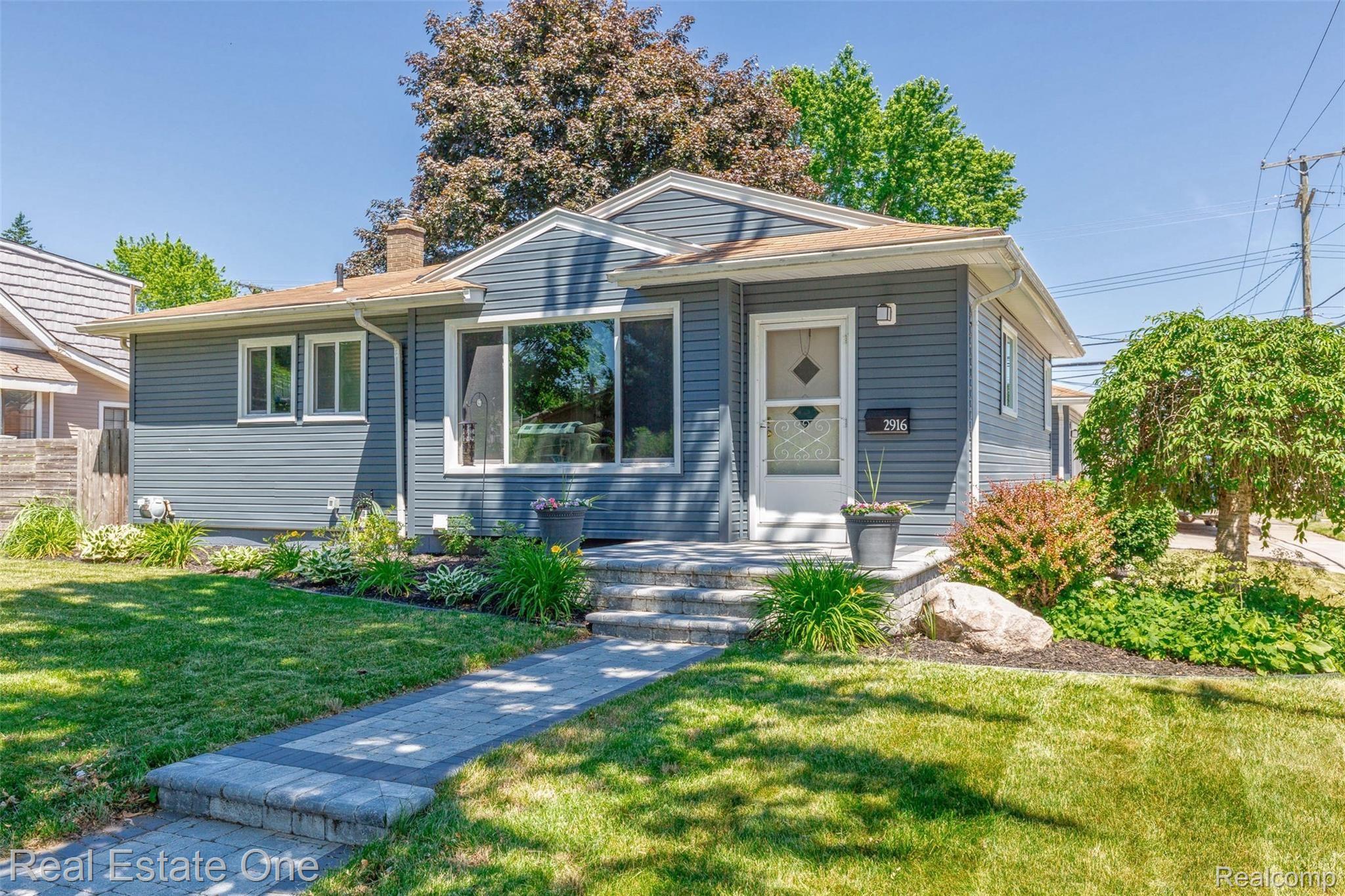 2916 Cumberland Road Berkley, MI 48072 - Photo 3 of 38 592A9481.jpeg