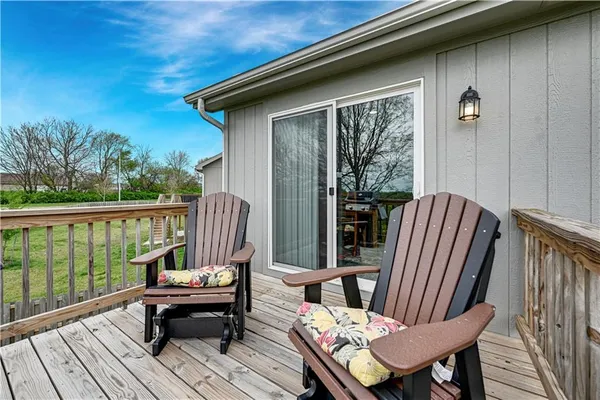 $360,000 | 826 Shane Lane, Belton, MO 64012