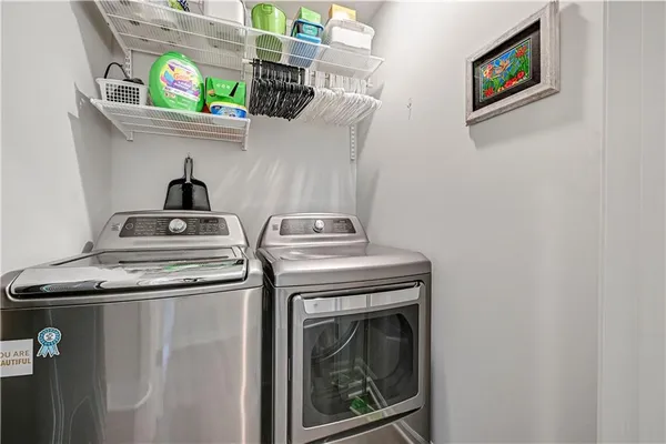 $360,000 | 826 Shane Lane, Belton, MO 64012