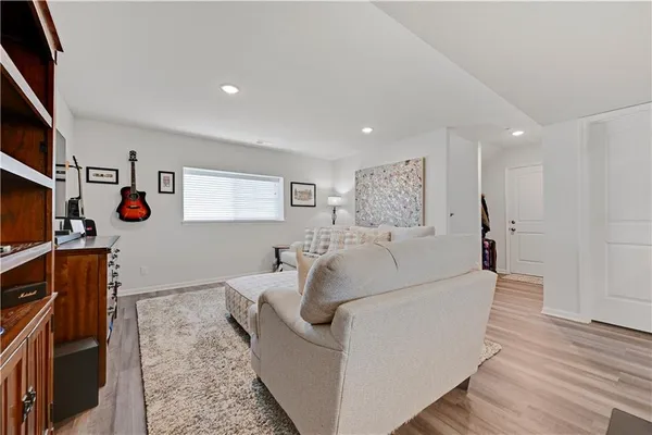 $360,000 | 826 Shane Lane, Belton, MO 64012