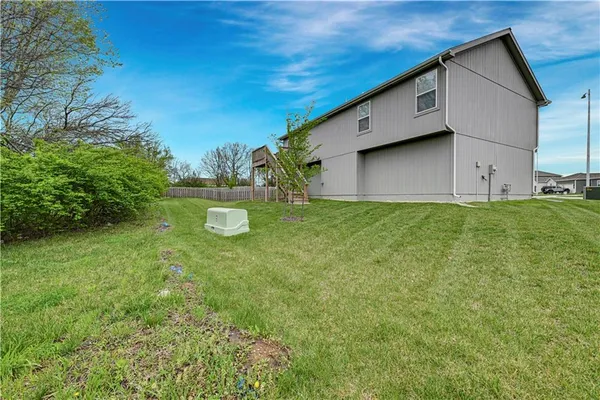 $360,000 | 826 Shane Lane, Belton, MO 64012