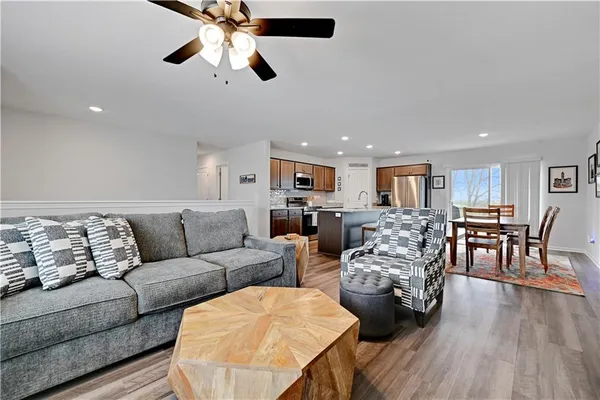 $360,000 | 826 Shane Lane, Belton, MO 64012