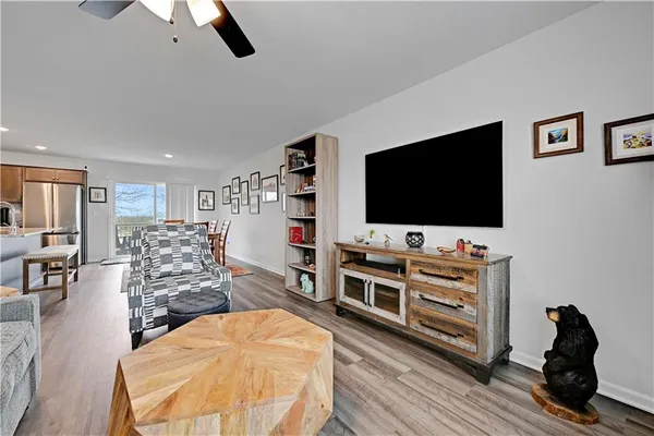 $360,000 | 826 Shane Lane, Belton, MO 64012