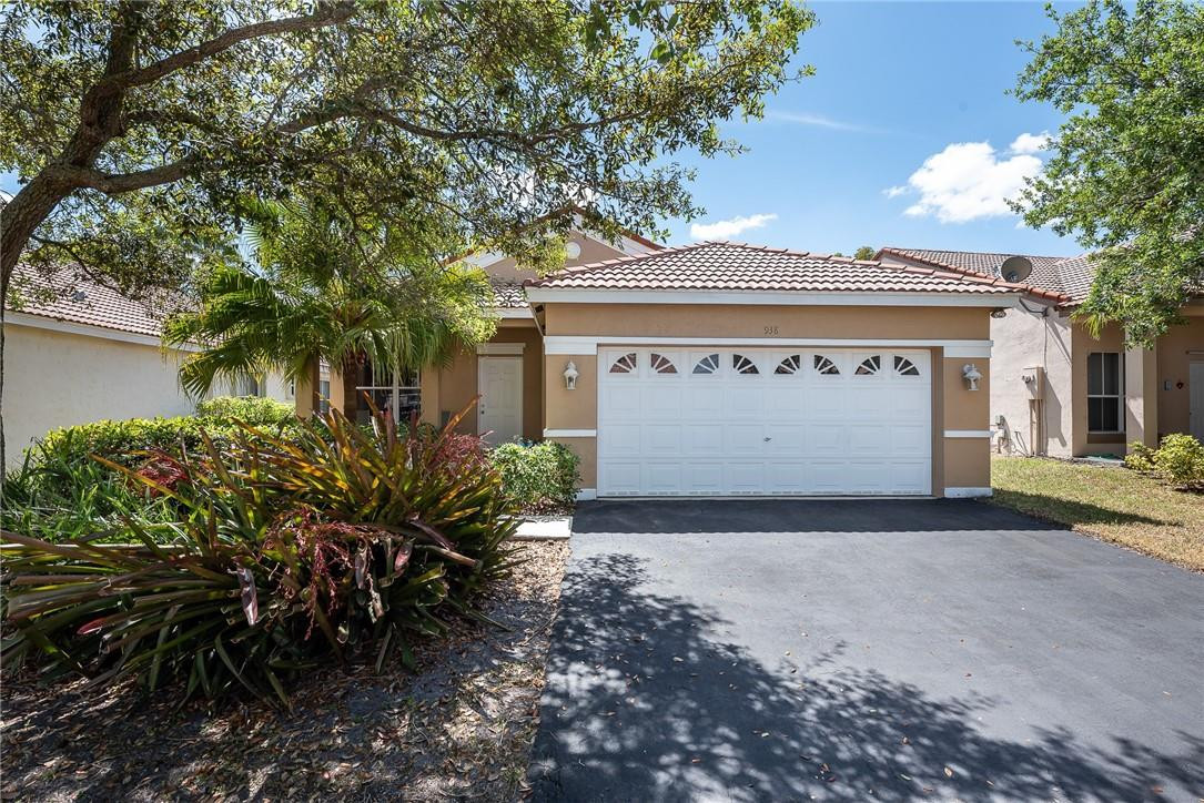 938 Falling Water Road Weston, FL 33326 - Photo 1 of 25 Photo 1