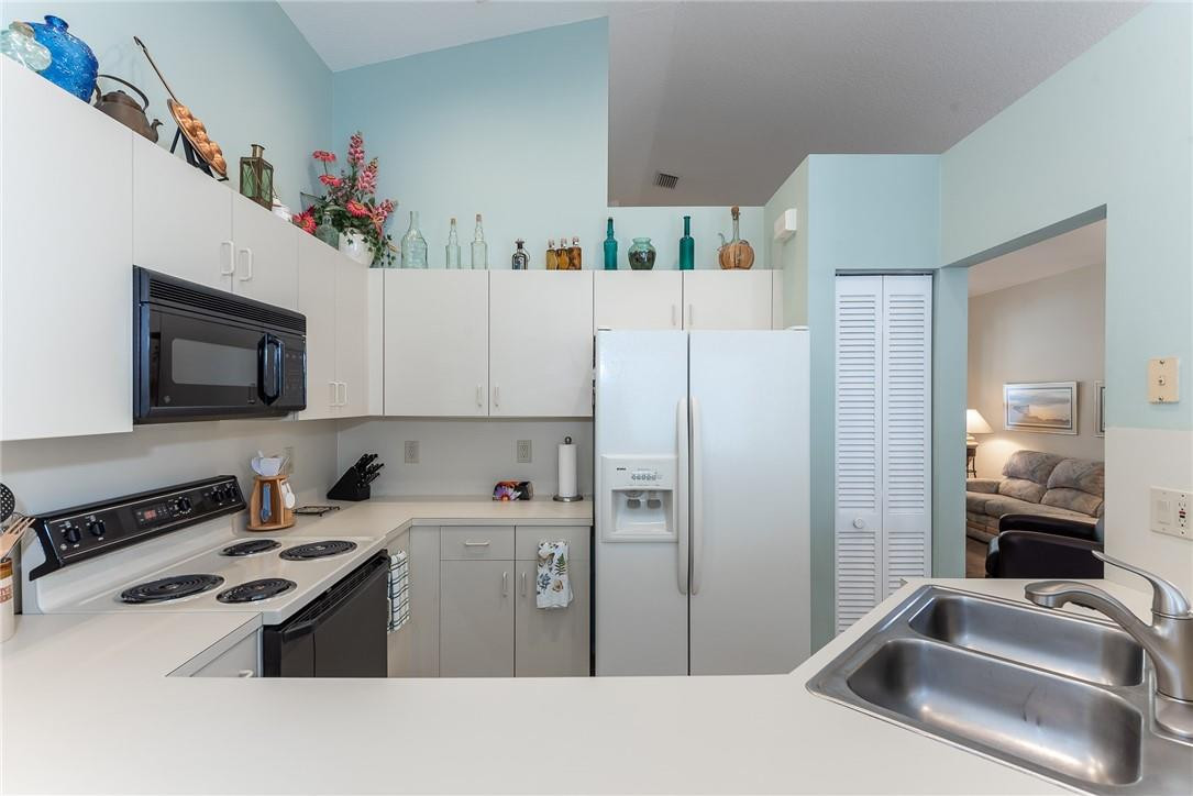 938 Falling Water Road Weston, FL 33326 - Photo 13 of 25 Photo 13