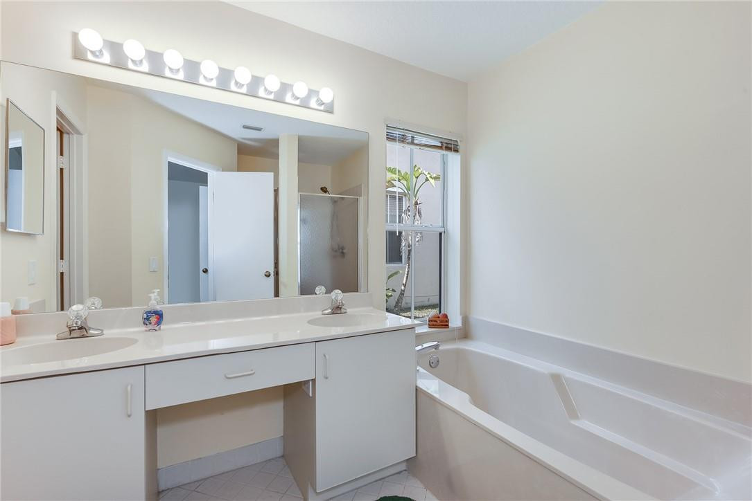 938 Falling Water Road Weston, FL 33326 - Photo 17 of 25 Photo 17