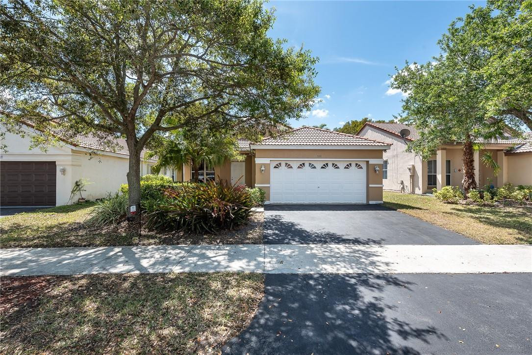 938 Falling Water Road Weston, FL 33326 - Photo 2 of 25 Photo 2
