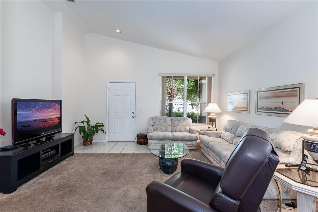 938 Falling Water Road Weston, FL 33326 - Photo 7 of 25 Photo 7