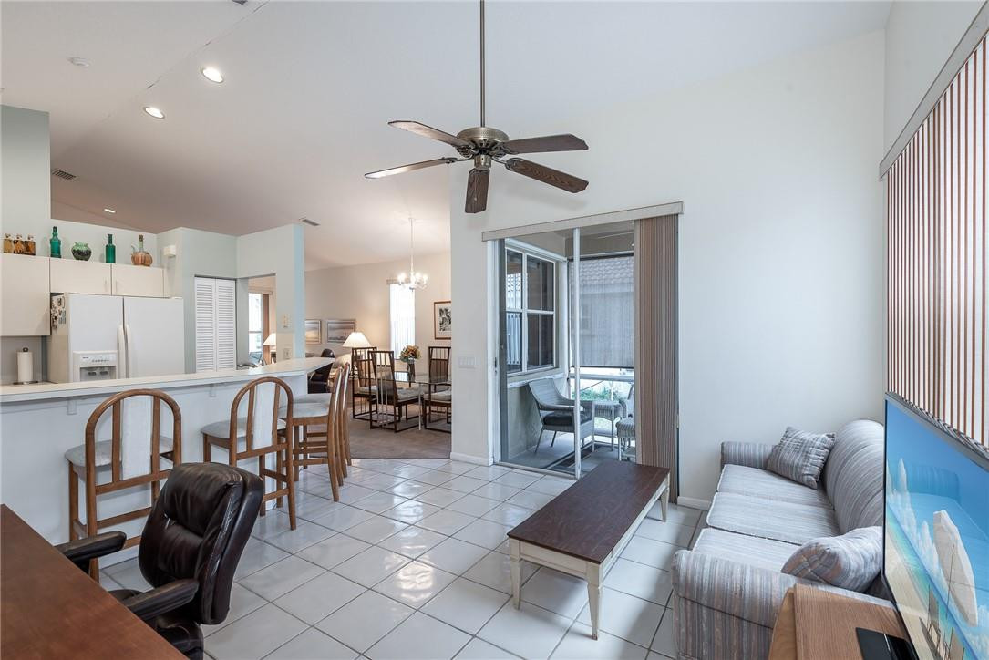 938 Falling Water Road Weston, FL 33326 - Photo 10 of 25 Photo 10