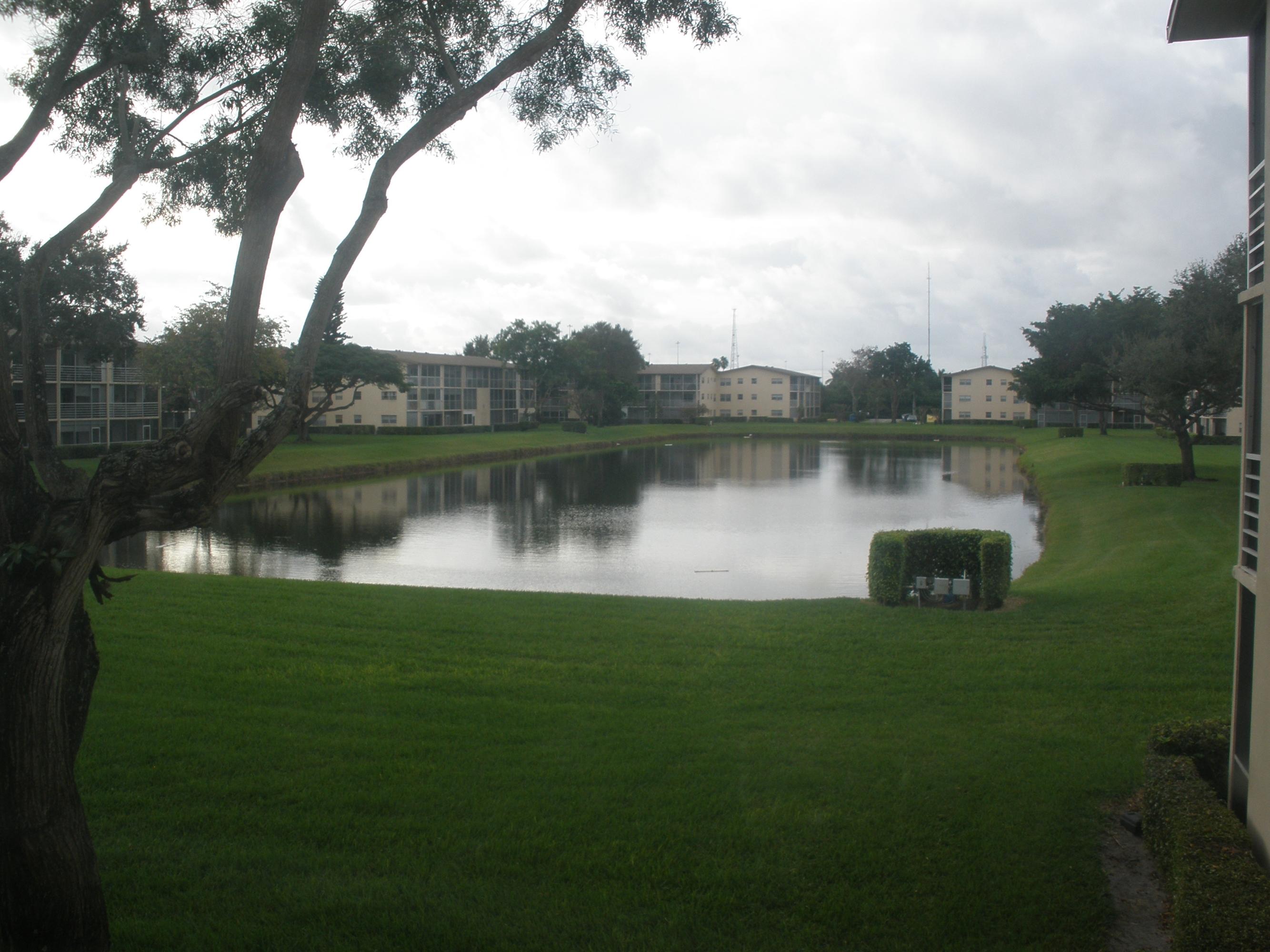 606 Fanshaw North, Unit O Boca Raton, FL 33434 - Photo 3 of 10 004