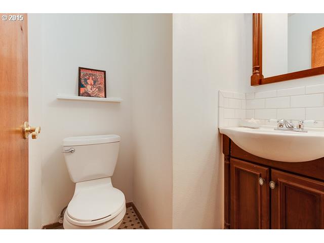 2375 Southeast Regner Road Gresham, OR 97080 - Photo 9 of 16 Bathroom