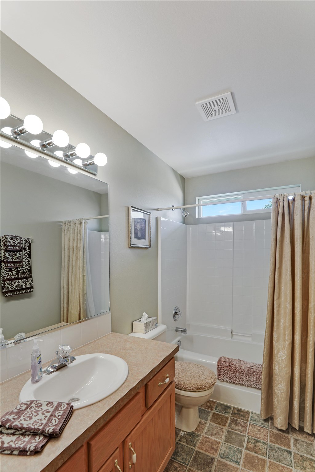2009 South St Charles Road Spokane Valley, WA 99037 - Photo 14 of 28 Gallery Image 14
