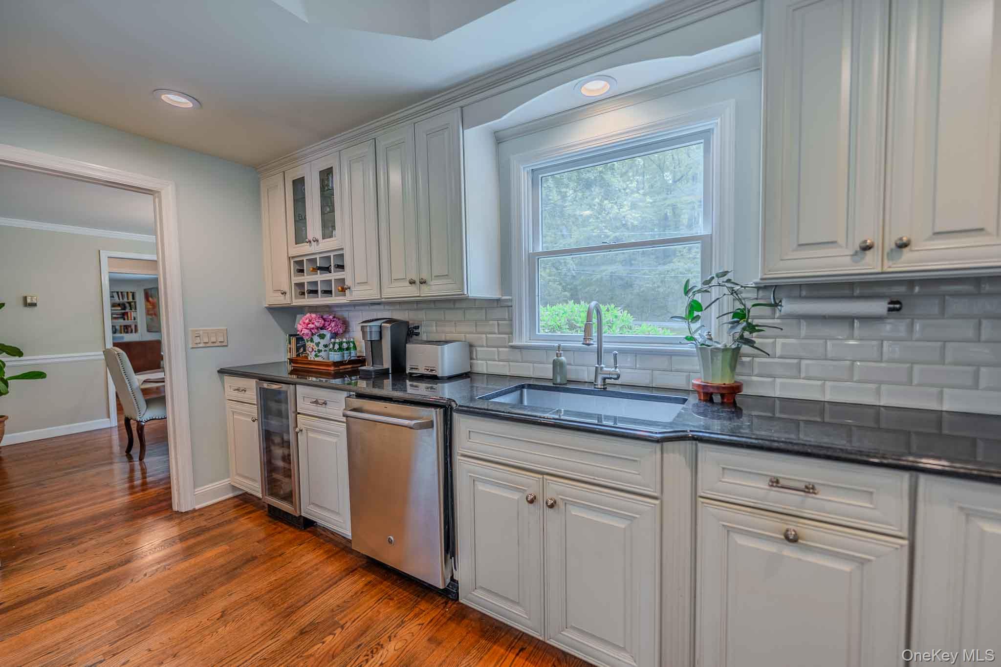 169 Turkey Lane Cold Spring Harbor, NY 11724 - Photo 7 of 32