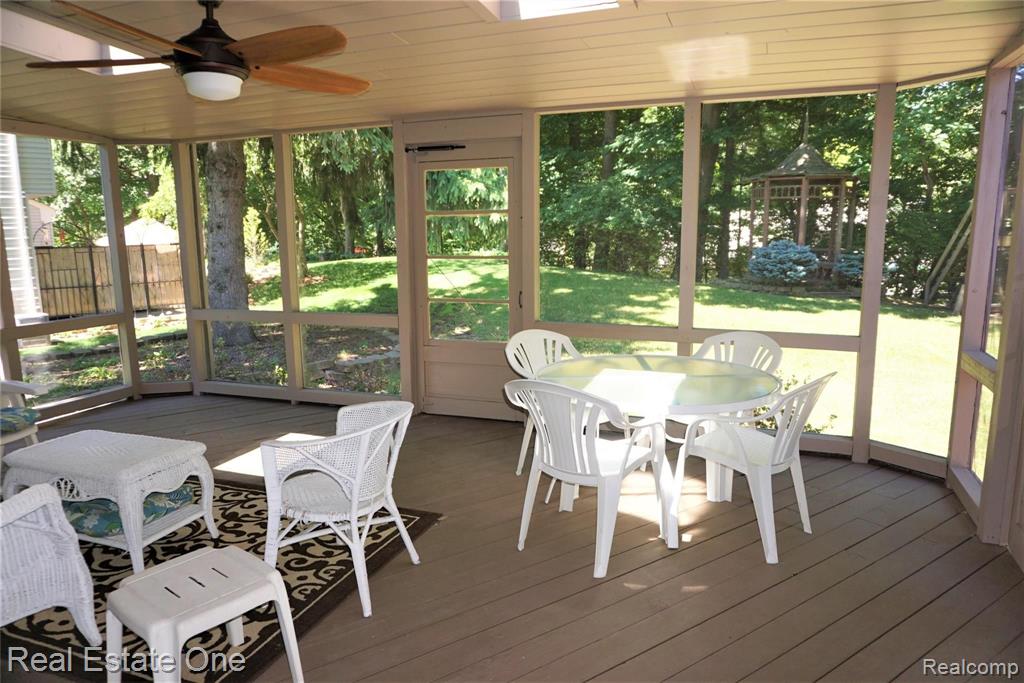 872 Ravine Terrace Drive Rochester Hills, MI 48307 - Photo 17 of 18