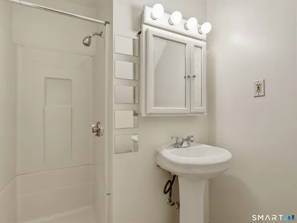 $1,450 | 250 Summerfield Avenue, Bridgeport, CT 06610