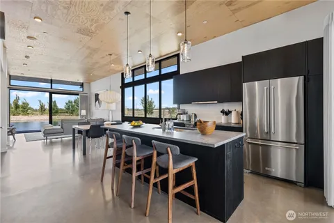 $995,000 | 207 Vista Pt Drive Northwest, Quincy, WA 98848