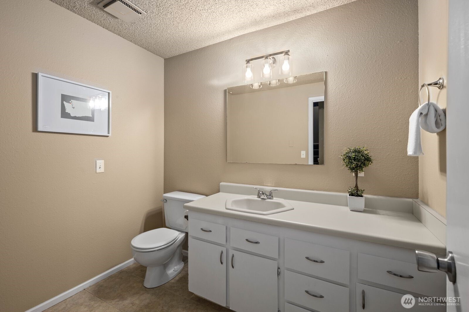 32405 1st Place South Federal Way, WA 98003 - Photo 11 of 39
